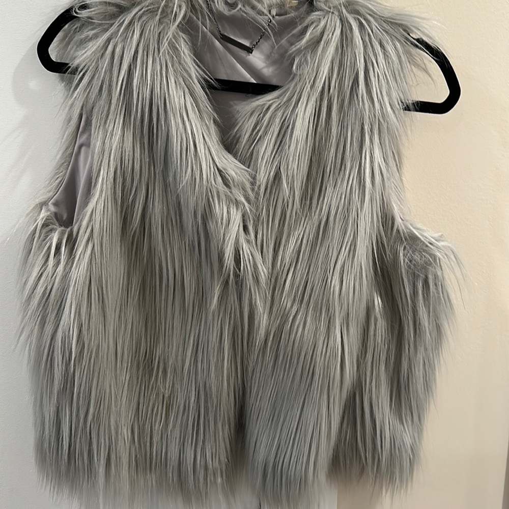 Elie Tahari grey fur crop vest size large